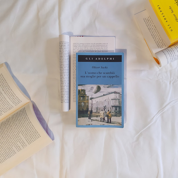 Recensione: L'uomo che scambiò sua moglie per un cappello di Oliver Sacks –  con i libri in paradiso